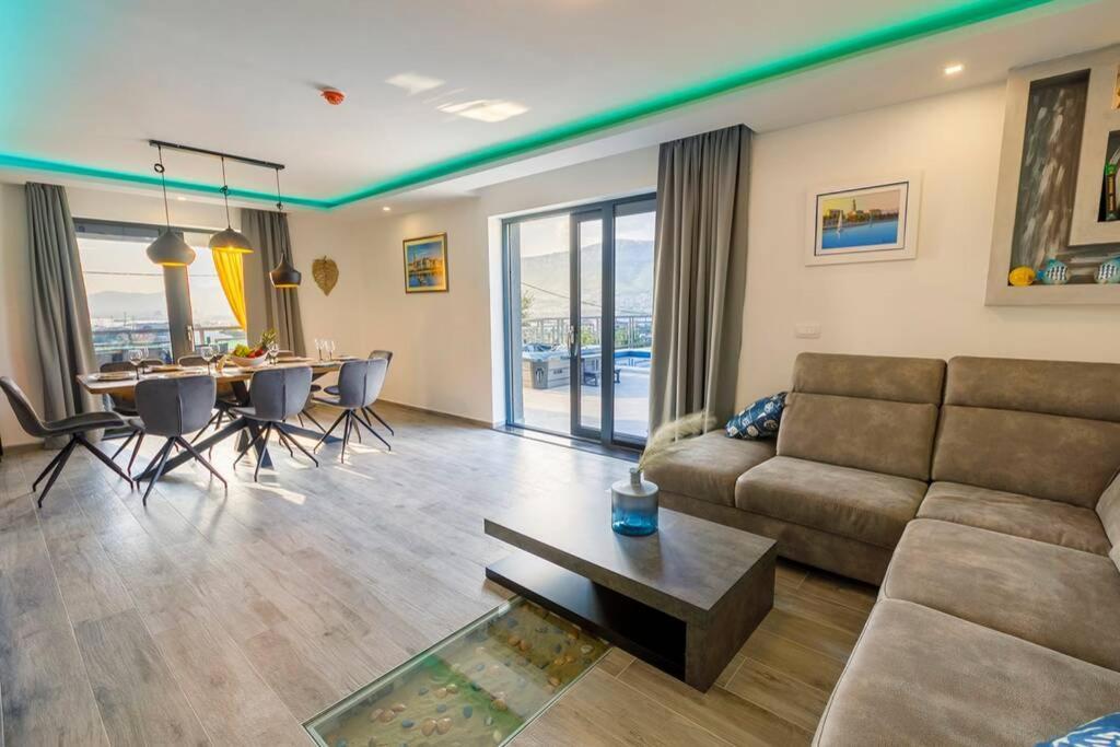Luxury Stocia With Swimming Pool, Sauna And Jacuzzi In A Peaceful Location In Ferienhaus *