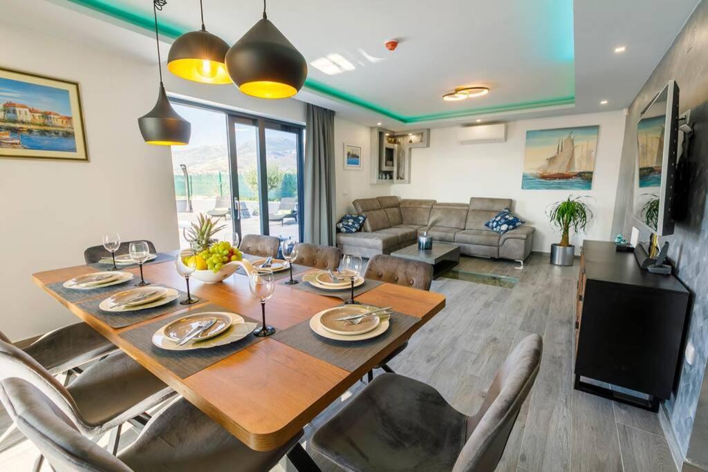 Ferienhaus Luxury Stocia With Swimming Pool, Sauna And Jacuzzi In A Peaceful Location In Split