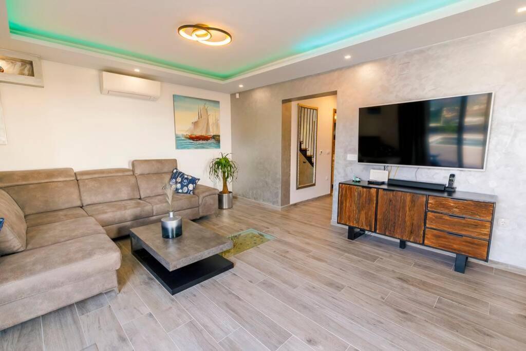 Luxury Stocia With Swimming Pool, Sauna And Jacuzzi In A Peaceful Location In Ferienhaus *