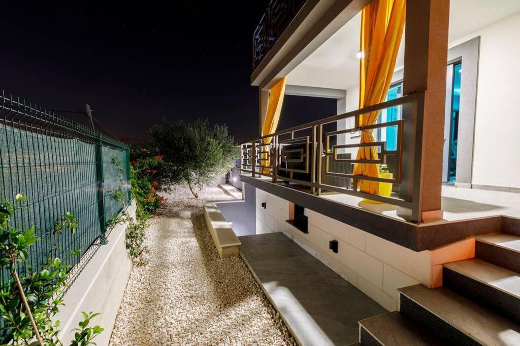 Ferienhaus Luxury Stocia With Swimming Pool, Sauna And Jacuzzi In A Peaceful Location In *