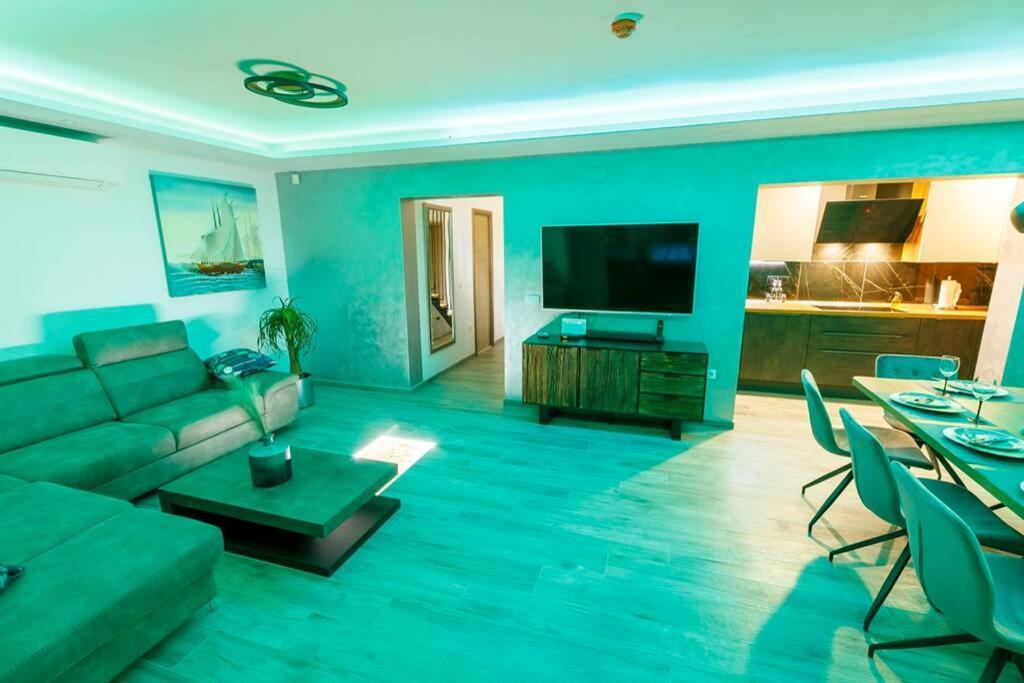 Ferienhaus Luxury Stocia With Swimming Pool, Sauna And Jacuzzi In A Peaceful Location In