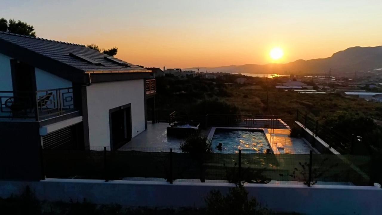 Luxury Stocia With Swimming Pool, Sauna And Jacuzzi In A Peaceful Location In Ferienhaus Split