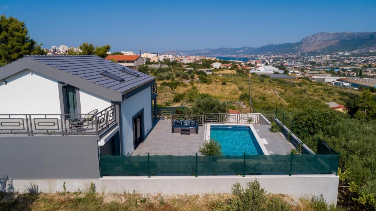 Luxury Stocia With Swimming Pool, Sauna And Jacuzzi In A Peaceful Location In Ferienhaus