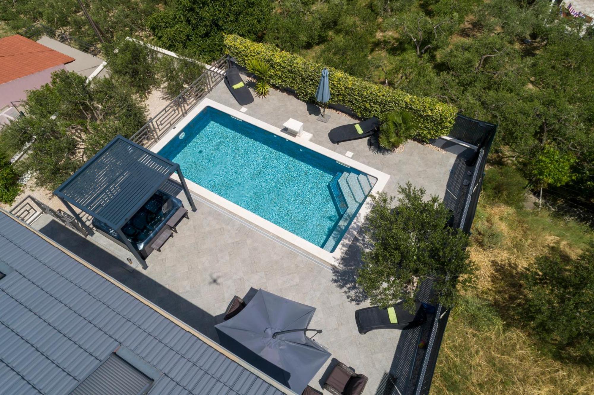Luxury Stocia With Swimming Pool, Sauna And Jacuzzi In A Peaceful Location In